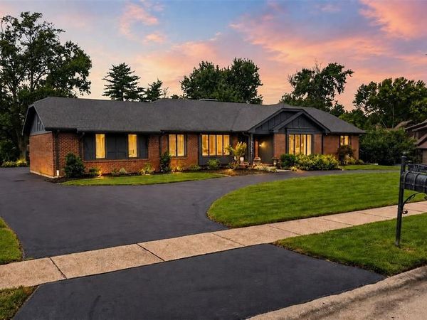 12562 Falling Leaves Court, Creve Coeur, MO 63141