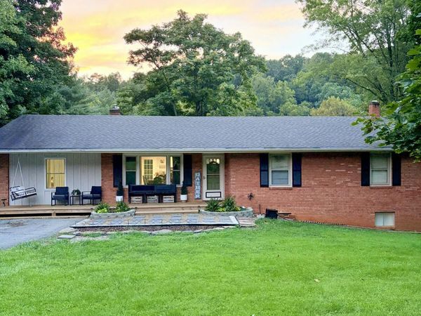 1084 Old Sessler Mill RD, Troutville, VA 24175