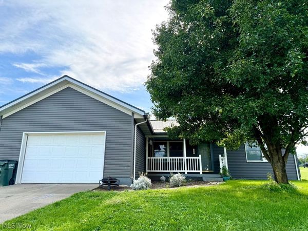 1950 Meredith Place, Uhrichsville, OH 44683