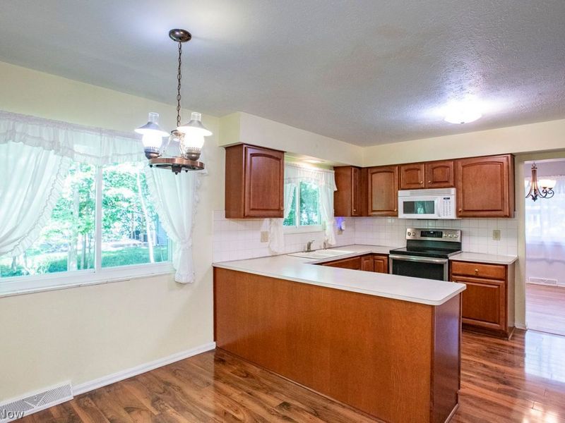 16953 Deerfield Drive, Strongsville, OH 44136 Photo 10