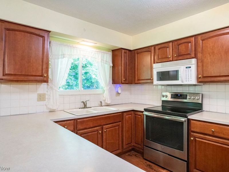 16953 Deerfield Drive, Strongsville, OH 44136 Photo 11