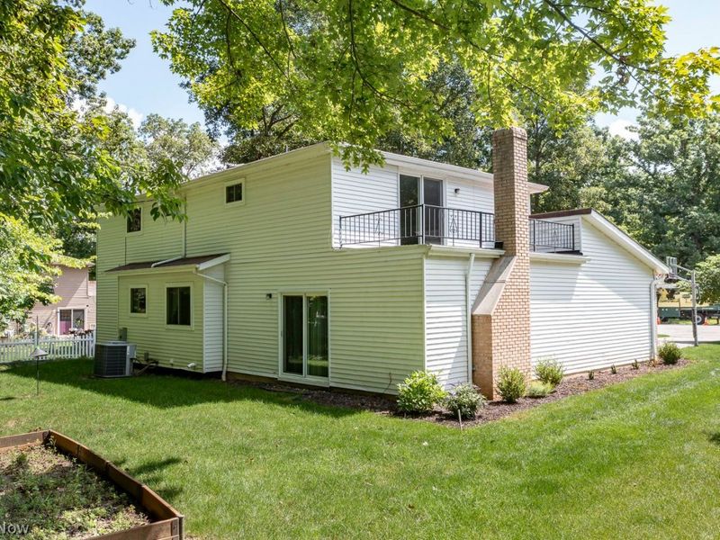 16953 Deerfield Drive, Strongsville, OH 44136 Photo 3