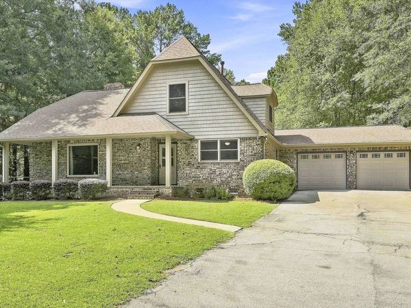 105 Hickory Place, Fayetteville, GA 30214