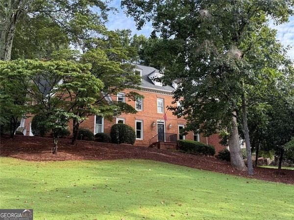 7680 Dunvegan Close, Sandy Springs, GA 30350