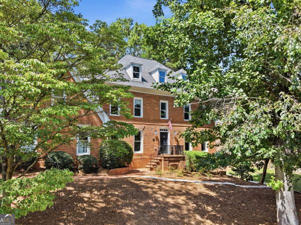 7680 Dunvegan Close, Sandy Springs, GA 30350