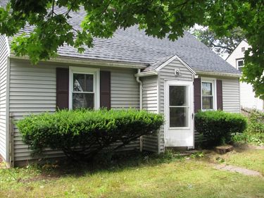 86 Pheland St, Springfield, MA 01109