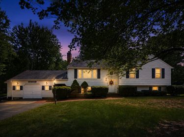 80 Cedarwood Road, Hanover, MA 02339