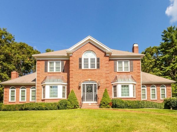 25 Windsor Dr, Foxboro, MA 02035