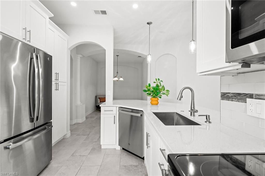 14105 Winchester Ct , Unit 504, Naples, FL 34114 Photo