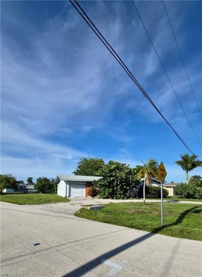 5201 Glade Ct Ne, Cape Coral, FL 33904 Photo