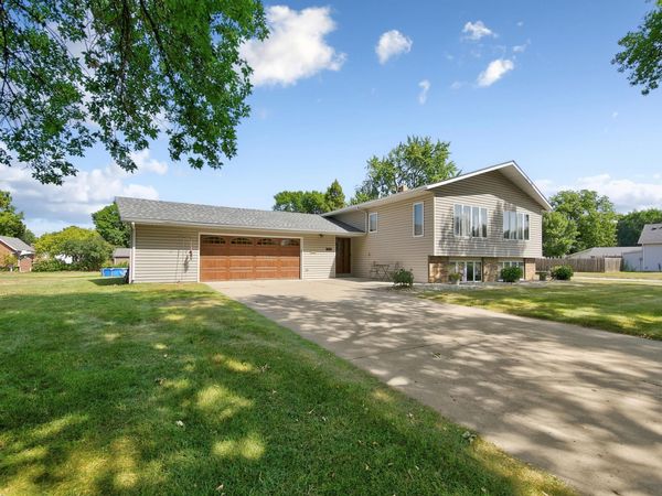 510 12th Street, Windom, MN 56101