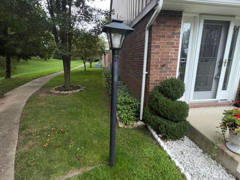 431 Pamlico Street , Unit JL8, Columbus, OH 43228 Photo 2