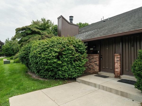 5190 Woodbridge LANE S, Greenfield, WI 53221