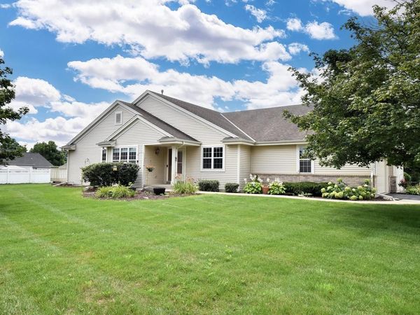 2911 Clear Water LANE, Waukesha, WI 53189