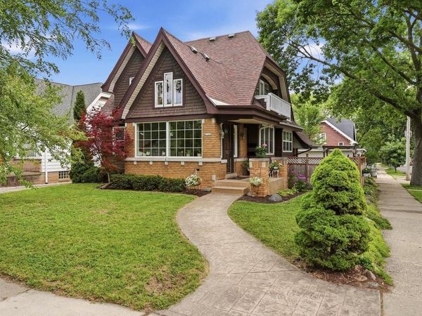 2500 N 58th STREET, Milwaukee, WI 53210