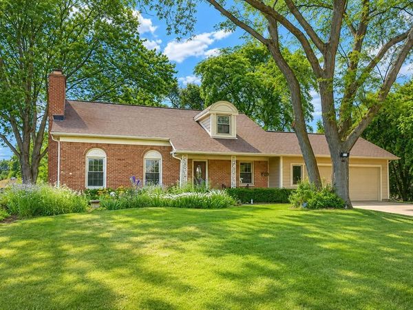 427 Susan LANE, Thiensville, WI 53092