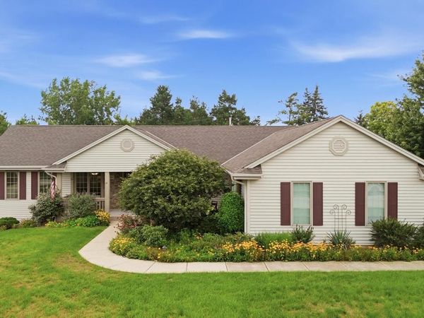 4820 W Alesci DRIVE, Franklin, WI 53132