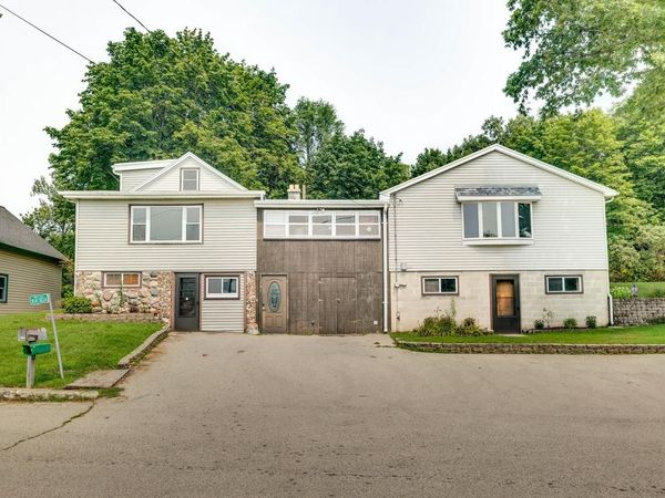 W345S10334 Wambold ROAD, Mukwonago, WI 53149
