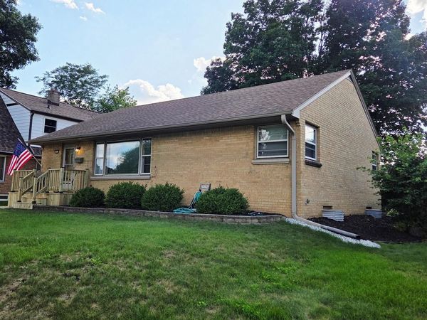 2527 S 82nd STREET, West Allis, WI 53219