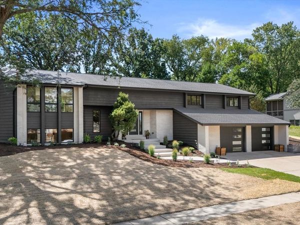 727 Browning CIRCLE, Oconomowoc, WI 53066