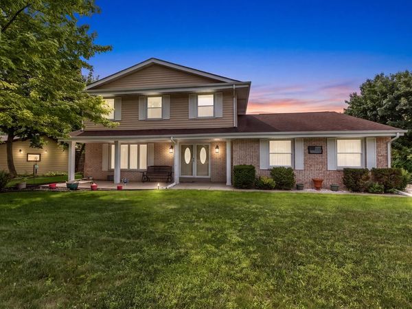 9301 S Sherwood DRIVE, Franklin, WI 53132