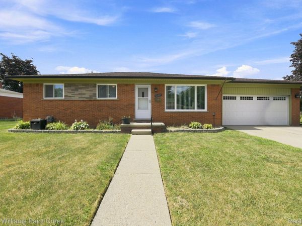 32329 Susilane Street, Roseville, Mi 48066