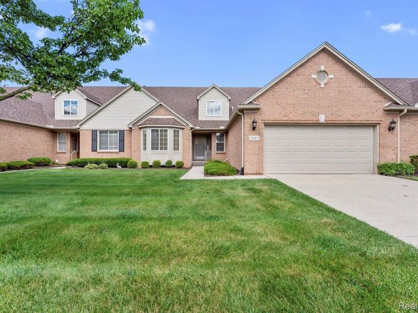 17437 Averhill Boulevard, Macomb Township, Mi 48042