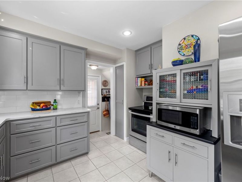 3640 W 210th Street , Fairview Park, OH 44126 Photo 14