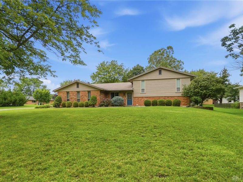 881 Lyncreek Drive, Washington Township, OH 45458 Photo 2