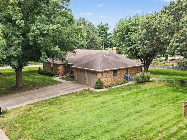 7030 Mill Creek Road, Shawnee, KS 66217