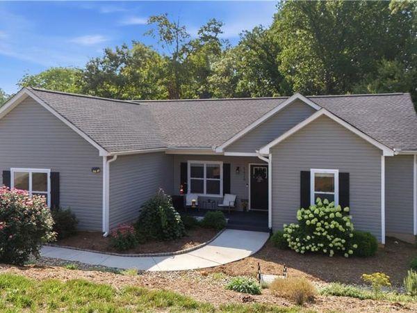5629 Crooked Oak Drive , Summerfield, NC 27358