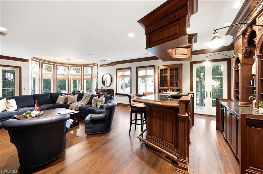 40 5th Ave S, Naples, FL 34102 Photo