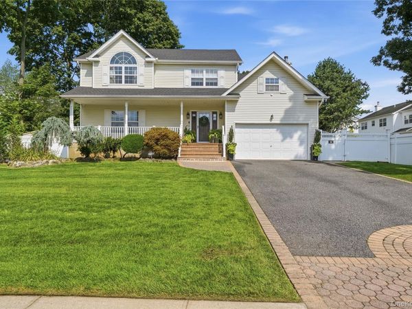1536 Winganhauppauge Road, Islip, NY 11751