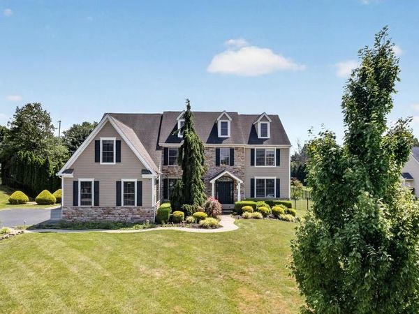 200 FAIRWAY COURT , HARLEYSVILLE, PA 19438