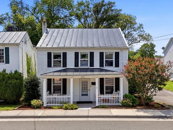 203 W MAIN STREET, BERRYVILLE, VA 22611