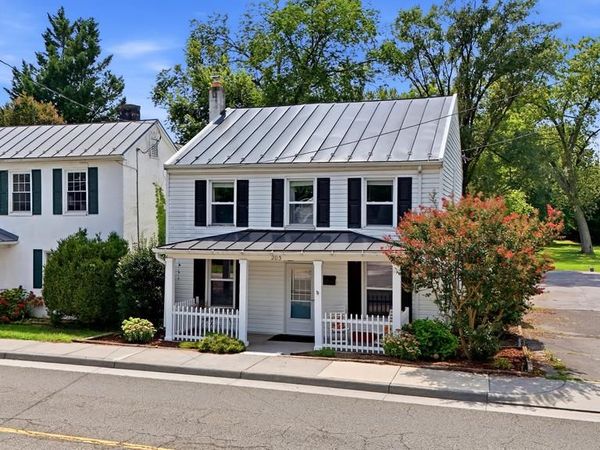 203 W MAIN STREET, BERRYVILLE, VA 22611