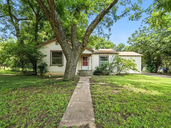414 S Broadway Street, Bells, TX 75414