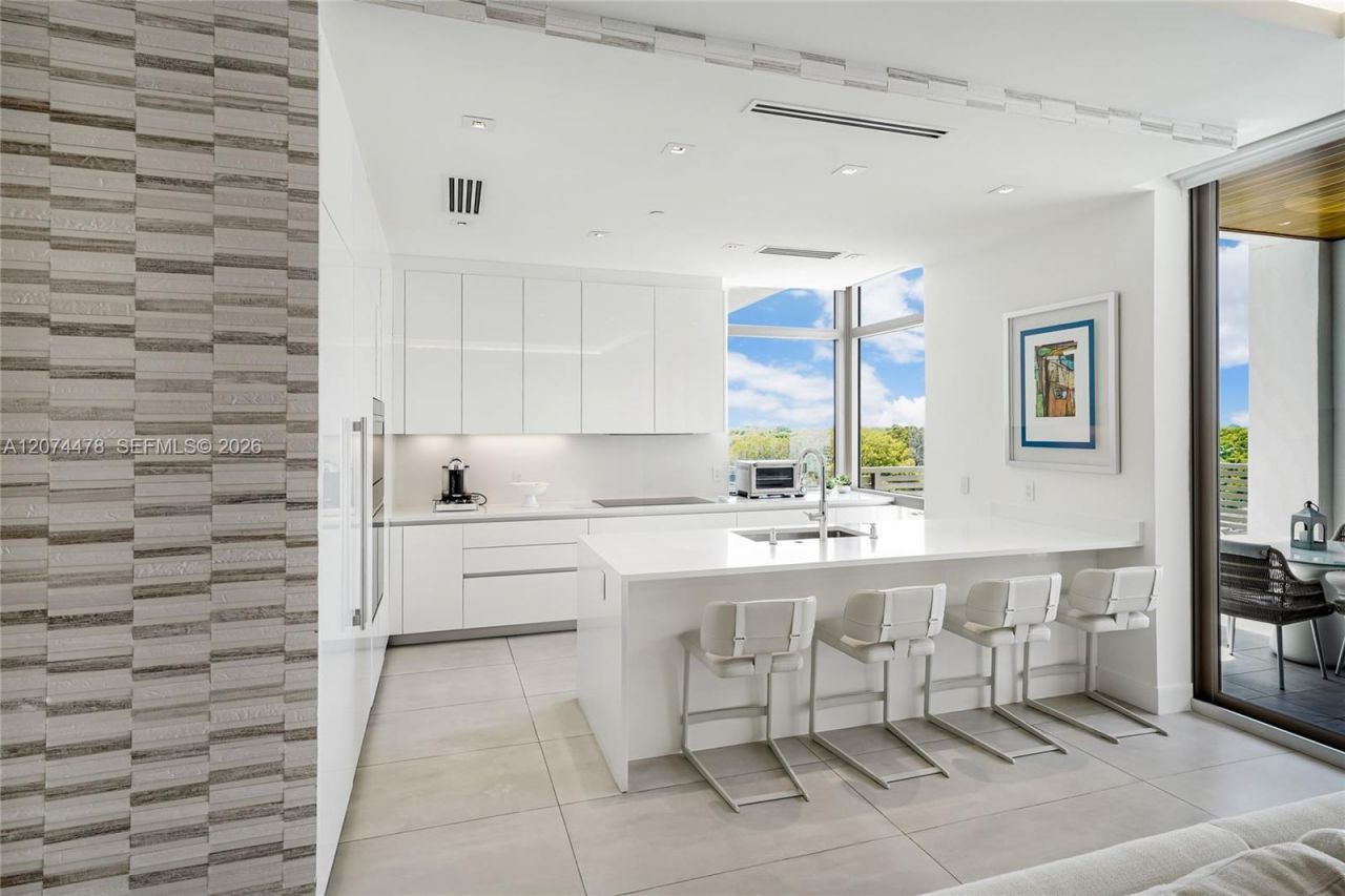 515 Valencia Ave, Unit 601, Coral Gables, FL 33134 Photo