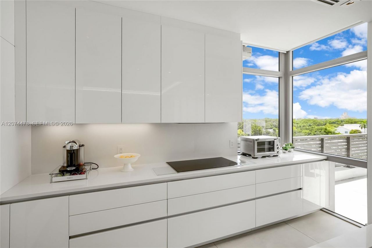 515 Valencia Ave, Unit 601, Coral Gables, FL 33134 Photo