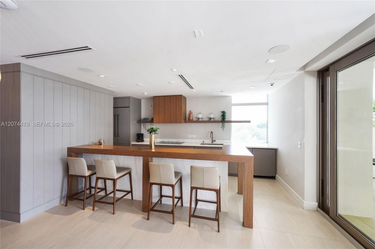 515 Valencia Ave, Unit 601, Coral Gables, FL 33134 Photo