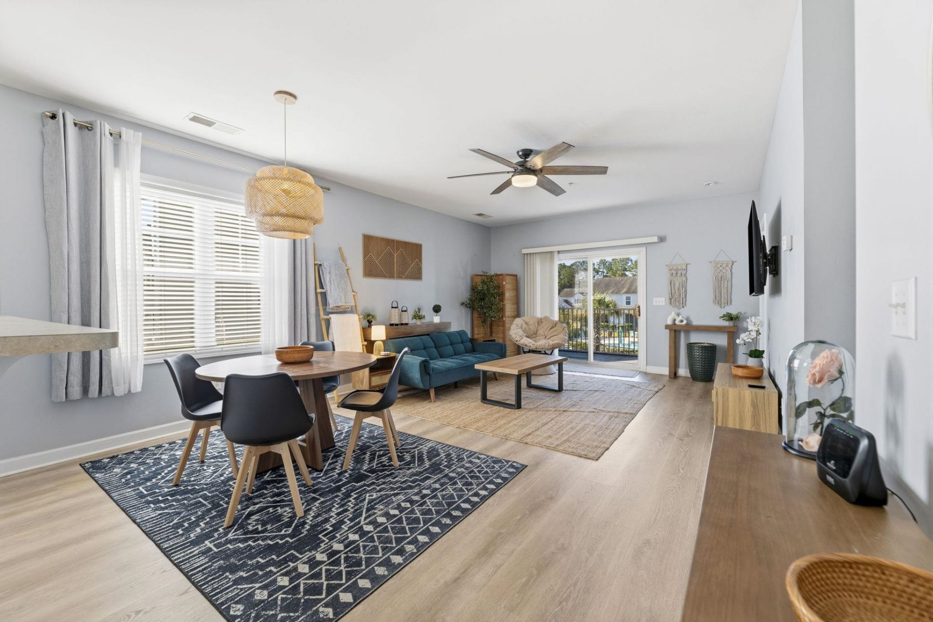 216 Castle Dr. Photo 10