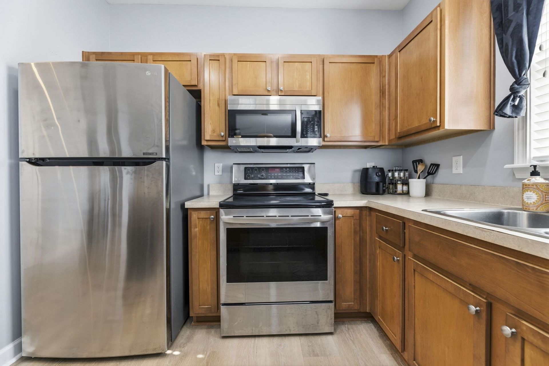 216 Castle Dr. Photo 5