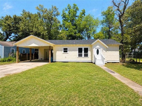 207 PINE Street , Denham Springs, LA 70726