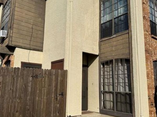 611 Oriole Boulevard, Unit 1404, Duncanville, TX 75116