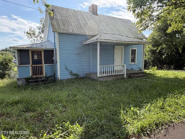 911 Loop Rd, LaFollette, TN 37766
