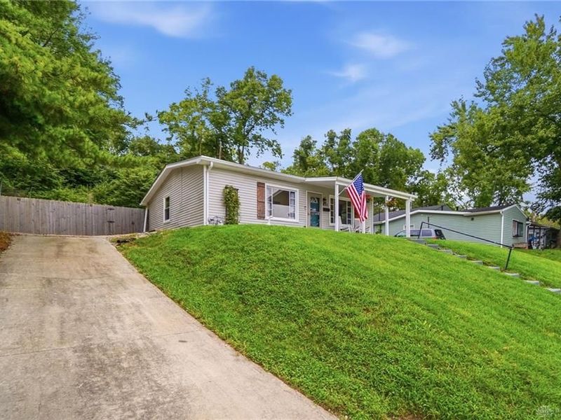 831 Johnson Avenue, Miamisburg, OH 45342 Photo 2