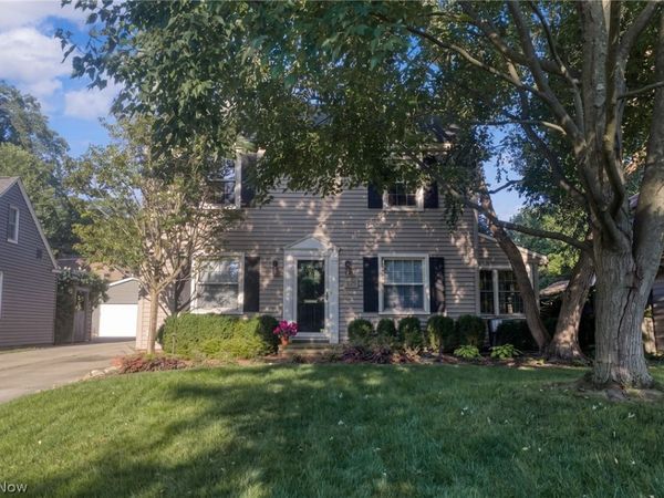 225 Melbourne Avenue , Akron, OH 44313