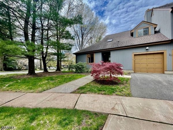 2 Hawthorne Pl, Bernards, NJ 07920