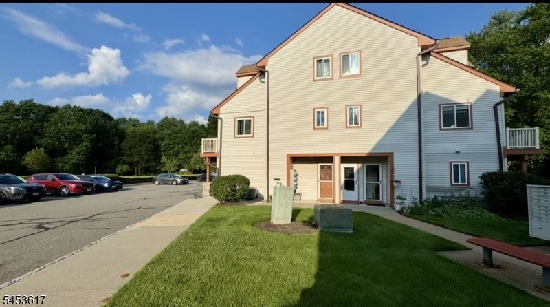 64 Woods Edge Dr, Roxbury, NJ 07876 Main Photo