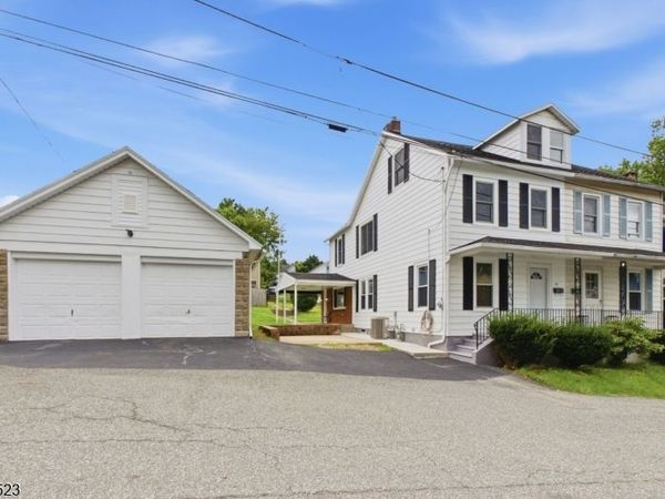 34 N Prospect St, Lopatcong, NJ 08865